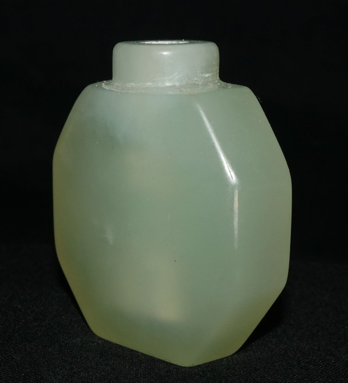 Vintage Chinese Semi Translucent Green Soapstone Carved Snuff Bottle  (LeS) G17