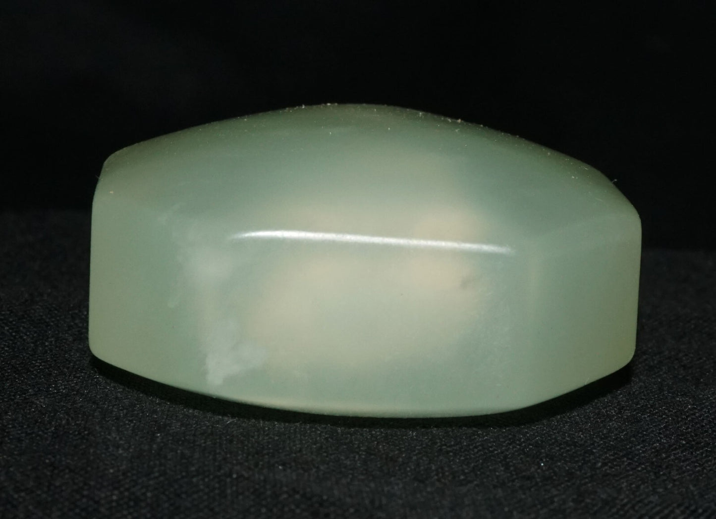 Vintage Chinese Semi Translucent Green Soapstone Carved Snuff Bottle  (LeS) G17