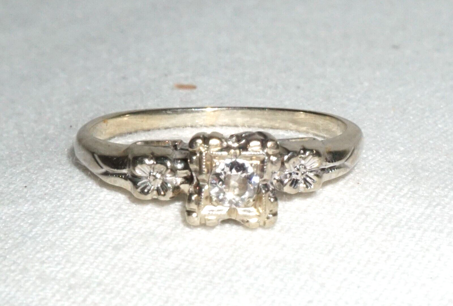 Vintage  14k White Gold Engagement Ring Sz.5.25 w. 1x Diamond Accent (BrM)L3