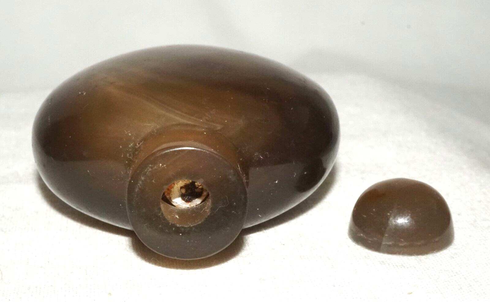 Vintage Chinese Shadow Agate Carved Snuff Bottle & Stopper  (LeS)