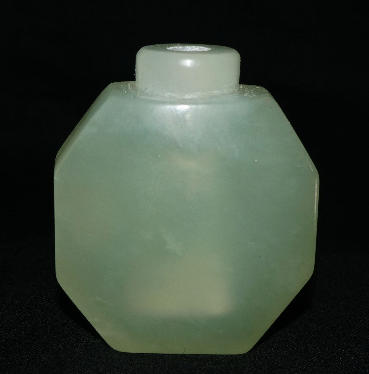 Vintage Chinese Semi Translucent Green Soapstone Carved Snuff Bottle  (LeS) G17