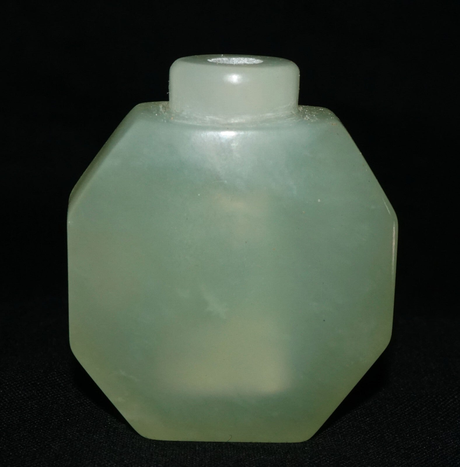 Vintage Chinese Semi Translucent Green Soapstone Carved Snuff Bottle  (LeS) G17