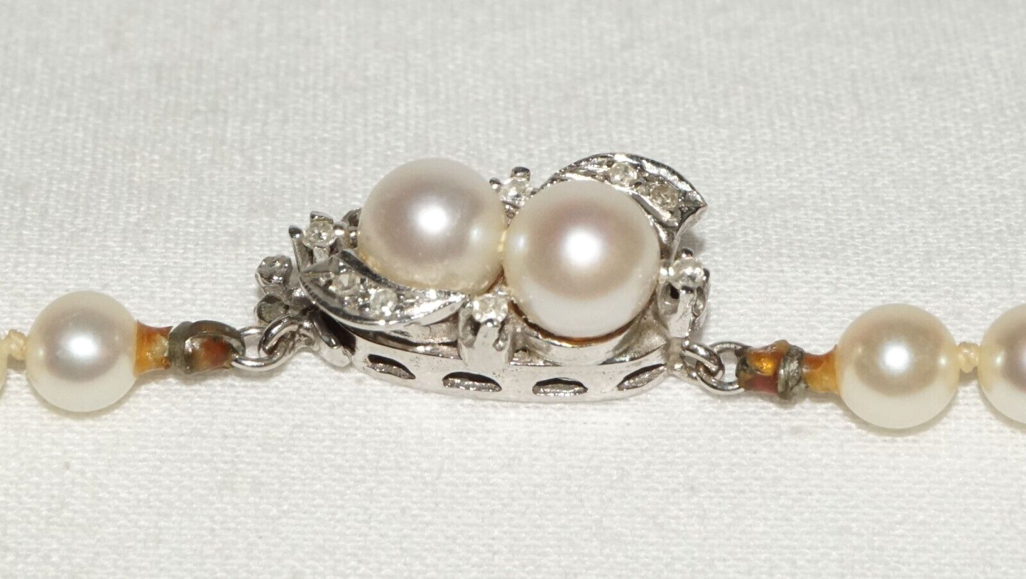 Vintage Graduated Single Strand Pearl Necklace w. 14k White Gold Clasp (FeD)#1