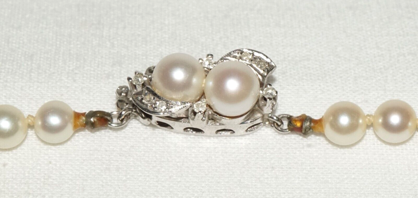 Vintage Graduated Single Strand Pearl Necklace w. 14k White Gold Clasp (FeD)#1