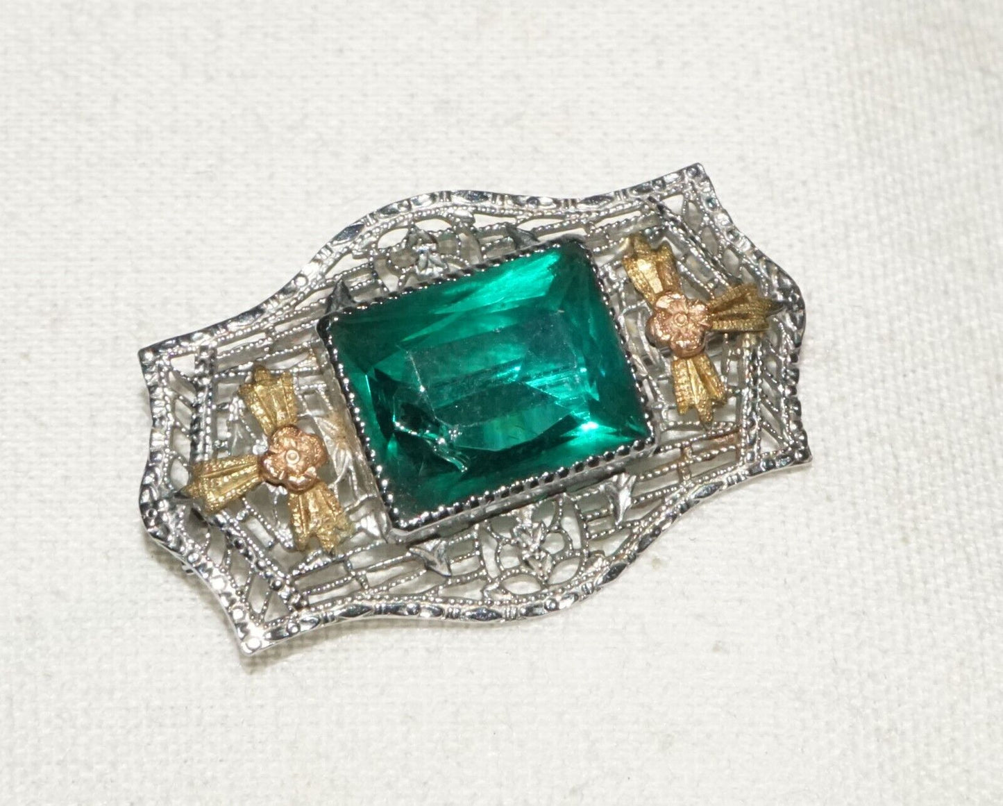 Art Deco 10k White Gold Filigree Mini Brooch w. Green Glass Accent (BeM)#3