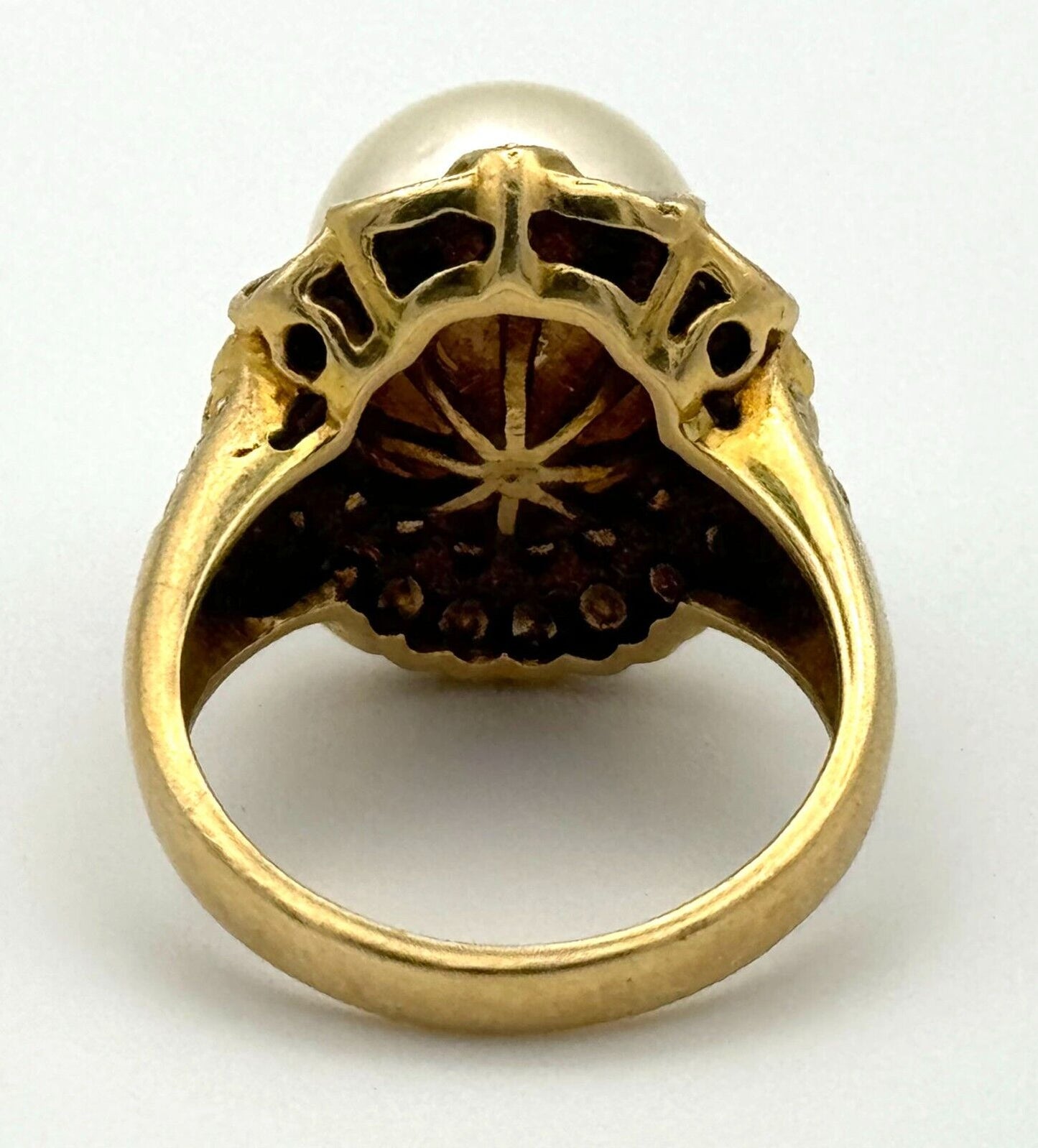 Vtg 18k Yellow Gold Ring Sz 6.75 Accented w Pearl Solitaire & Diamonds (TuC)
