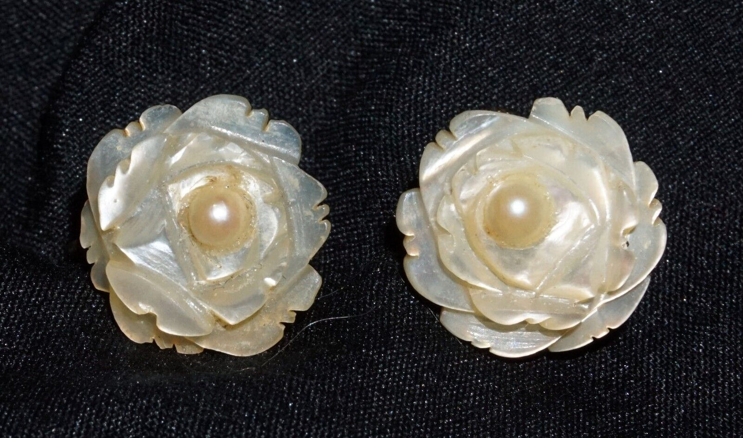 Vintage Silver set Mother of Pearl Flower Motif Screw Back Earrings (JoD)