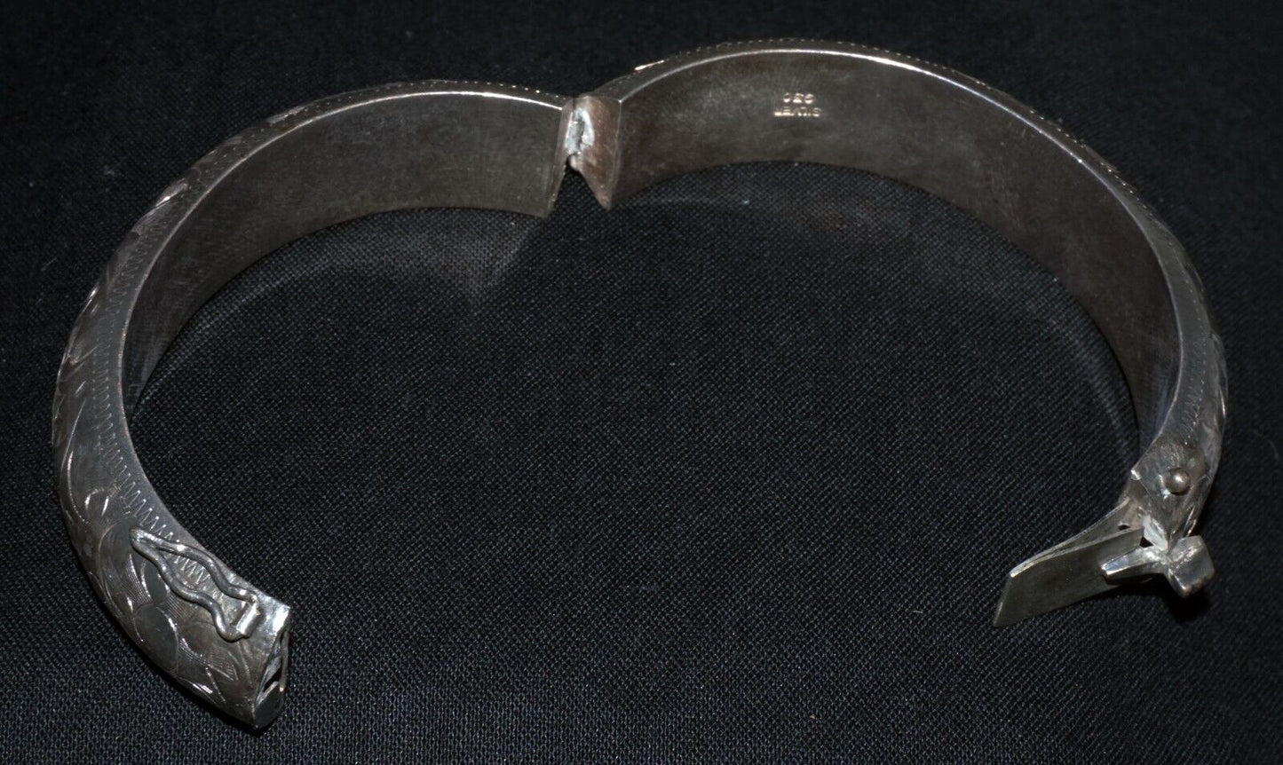 Vintage Japanese 950 Silver Hinged Bangle Bracelets Incised Scroll Motifs (WoJ)