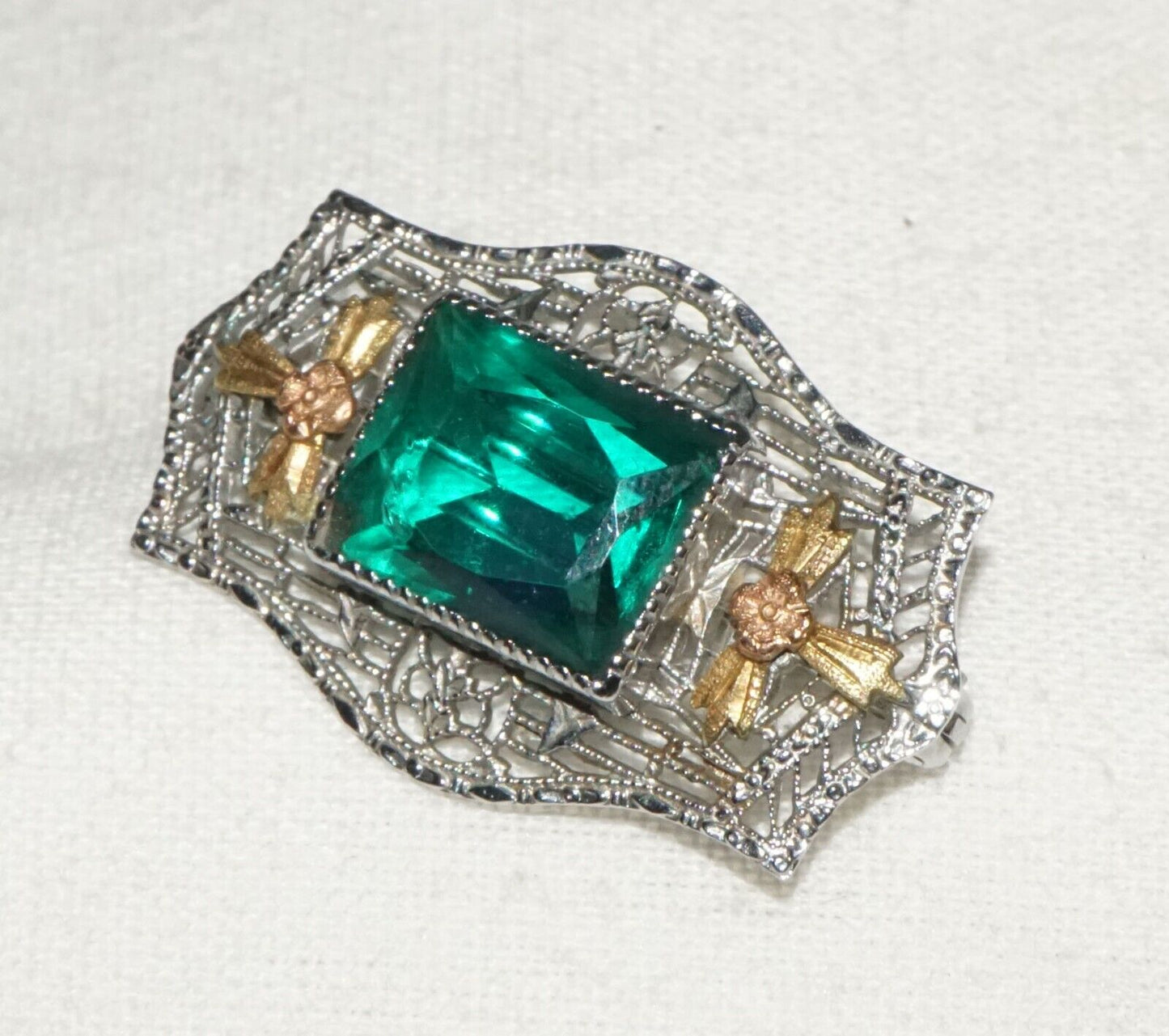 Art Deco 10k White Gold Filigree Mini Brooch w. Green Glass Accent (BeM)#3