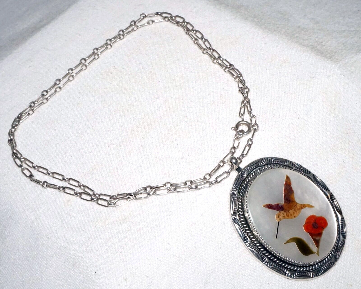 Vintage S.W. US Sterling Silver Necklace MoP & Humming Bird Inlay Pendant (BeM)