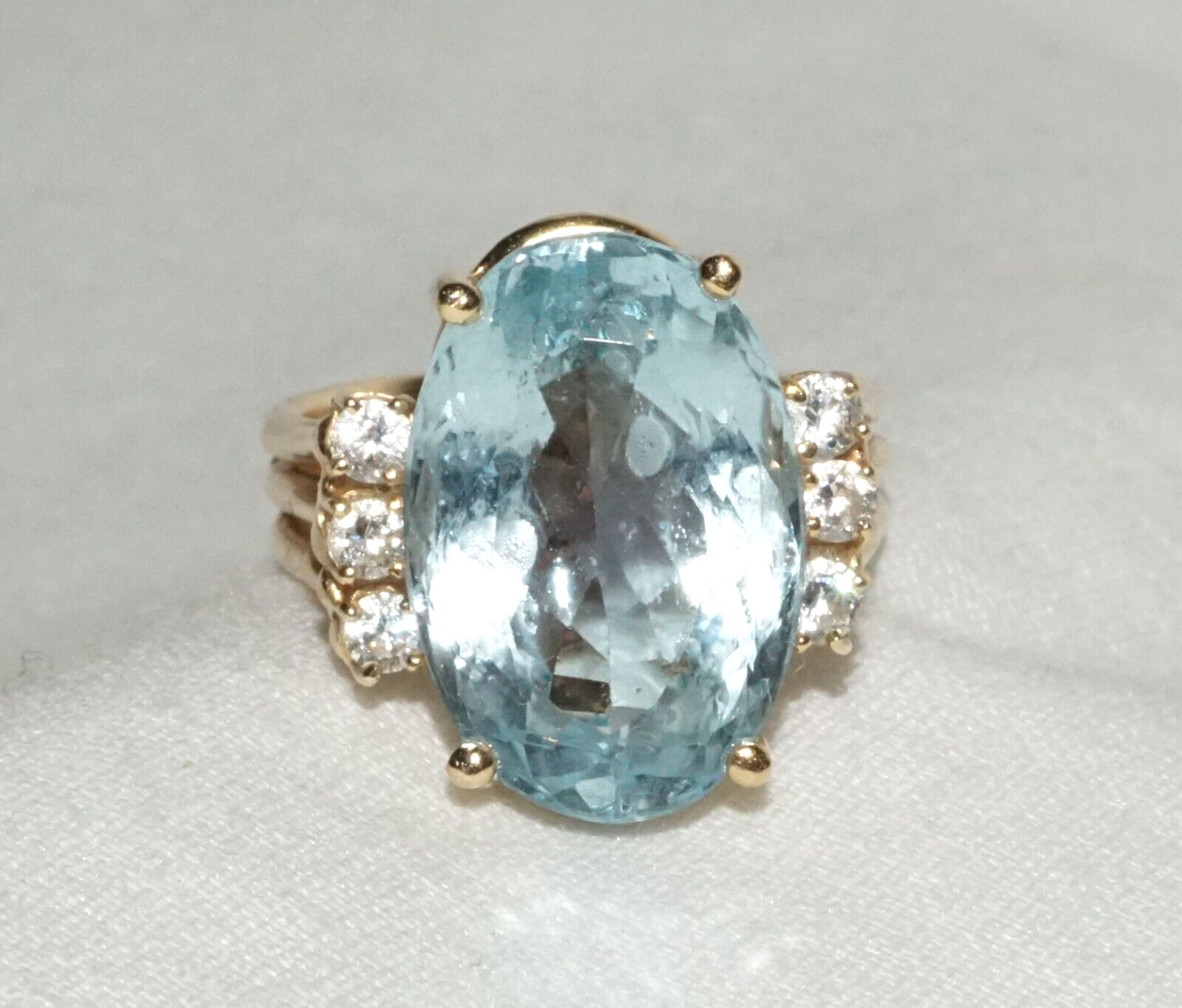 Vintage 14k Yellow Gold Ring Sz.7.5 1x Blue Topaz & 6x Cubic Zirconia (GoB) #13a
