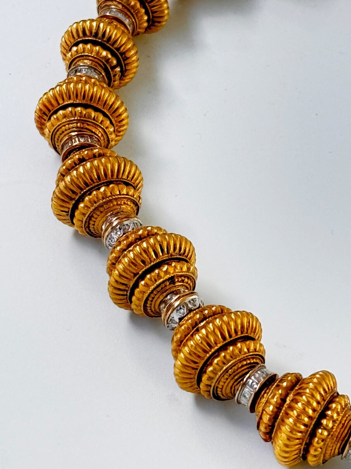 Vintage Ribbed Gold Tone Graduated Bead Statement Necklace 16" (LeD)