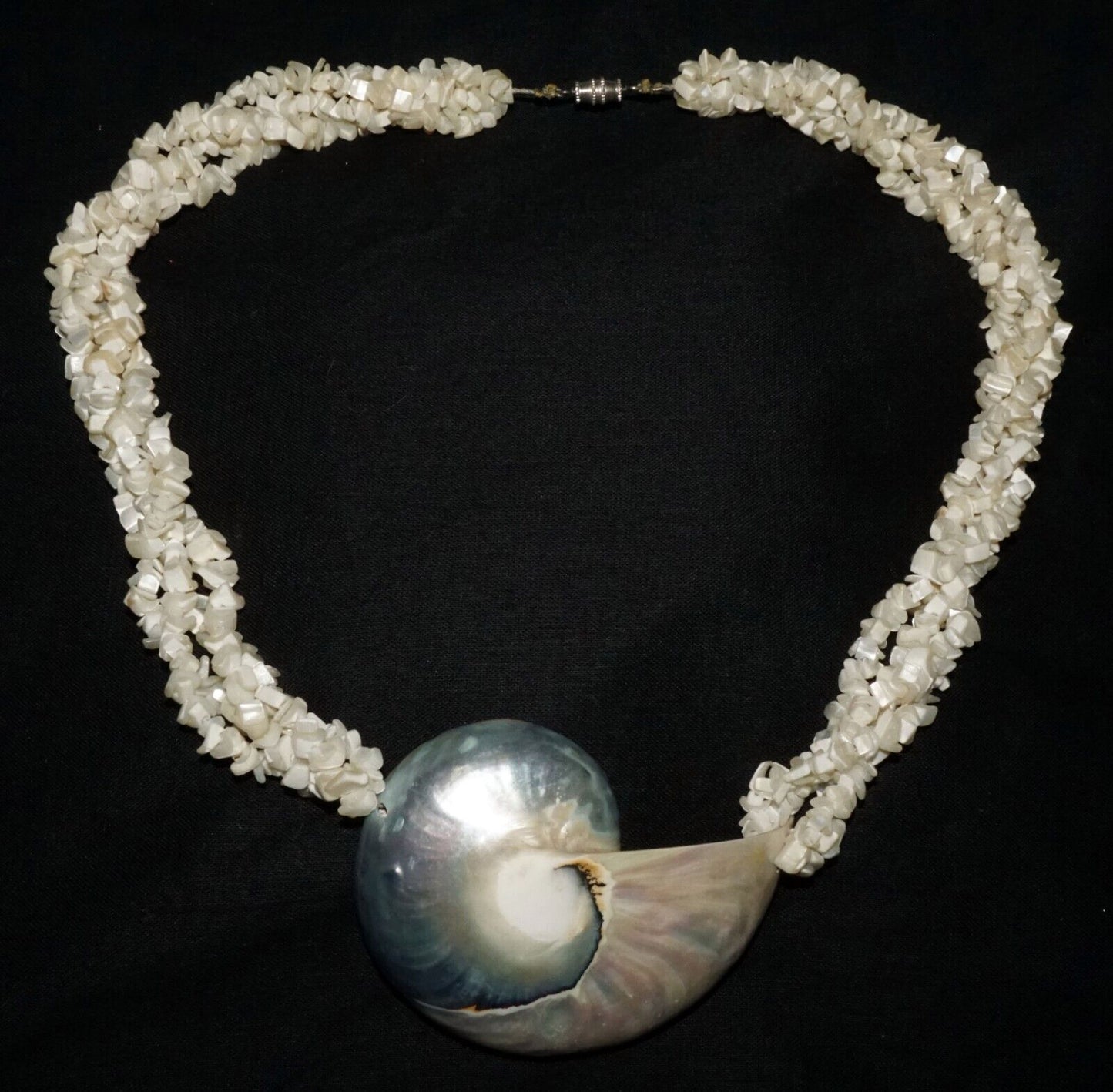 Vintage Shell Bead Necklace & Attractive Shell Pendant w. Screw Clasp (ShI)