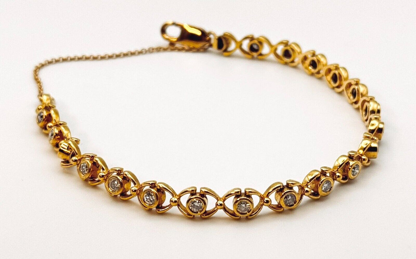 18k Yellow Gold Interlocking Design Bracelet w 20 Diamonds Total 1.2 Ct. (NeW)