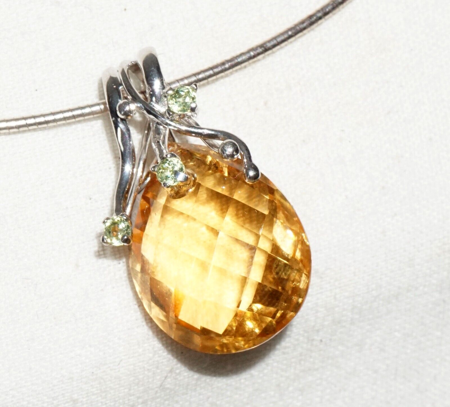 Vintage Sterling Silver Cable Choker Necklace w. Topaz & Peridot Pendant (---)