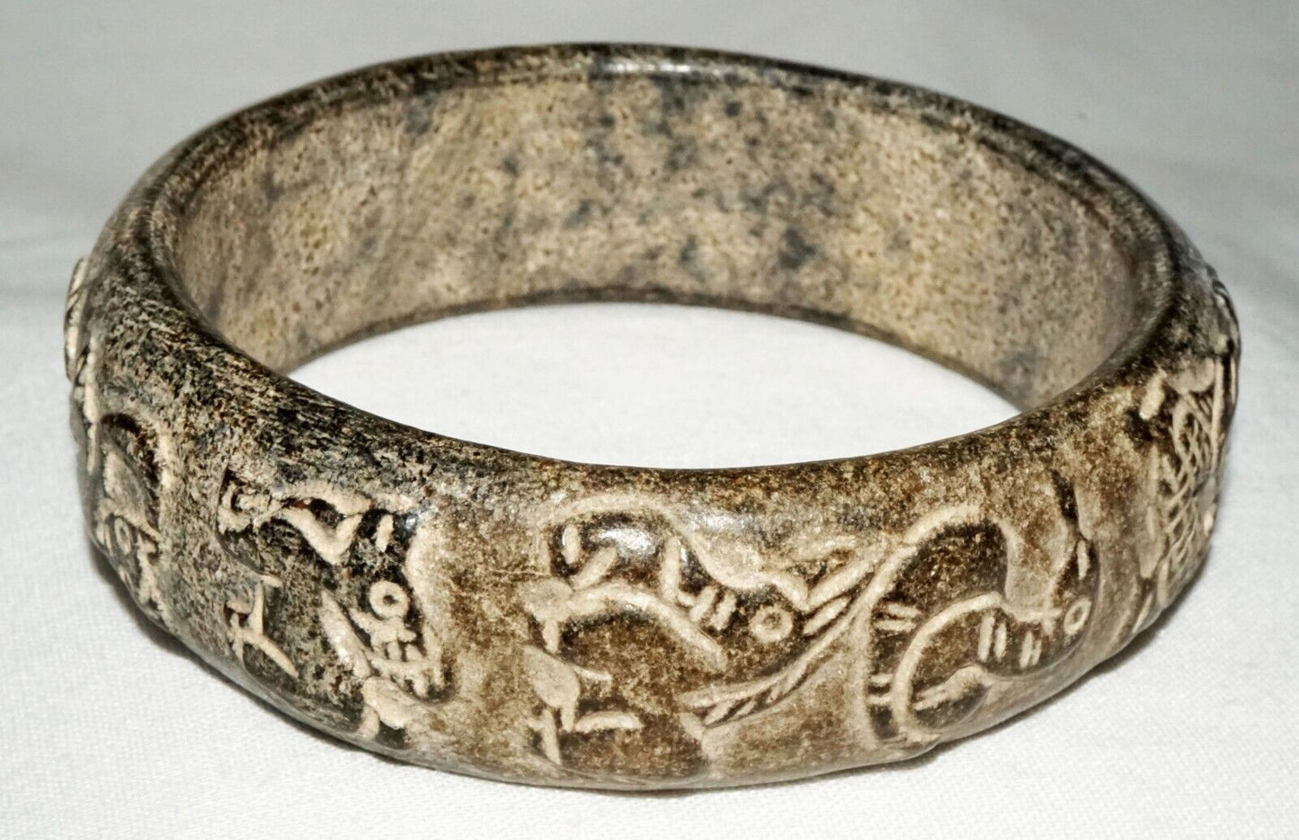 Vtg. Chinese Steatite Archaistic Relief Animal Carved Bangle Bracelet (LeS) B48