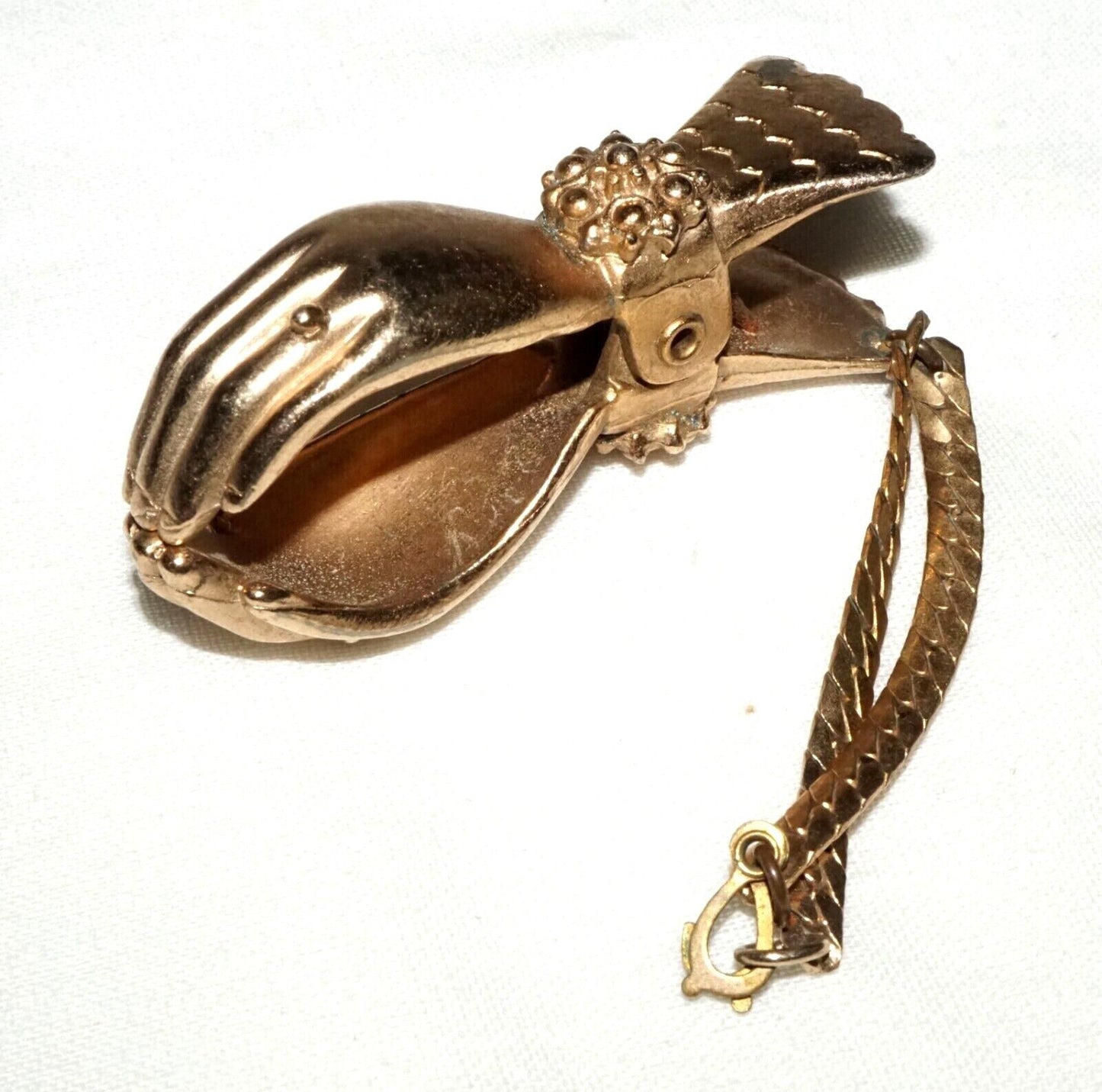 Antique Gold Plated Two Hands Motif Clamp Clip w. Chain & Bail Ring (WoJ)