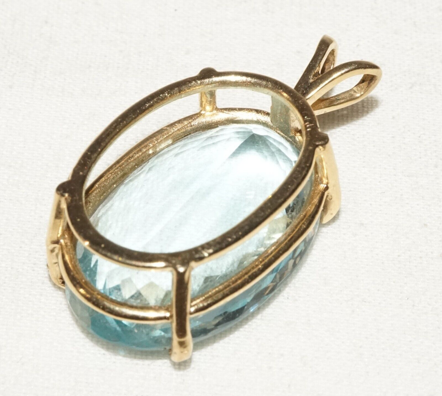 Vintage 14k Yellow Pendant set w. 1x Large Pale Blue Topaz Gemstone (GoB)#13c