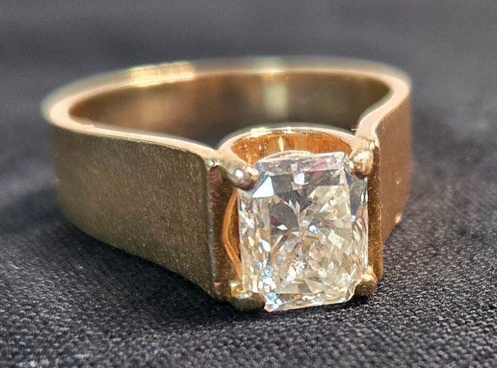 Vtg. 14k Y. Gold Ring Sz 8.5 w Prong Set Rectangular Cut 1.75 Ct Diamond (MeK)