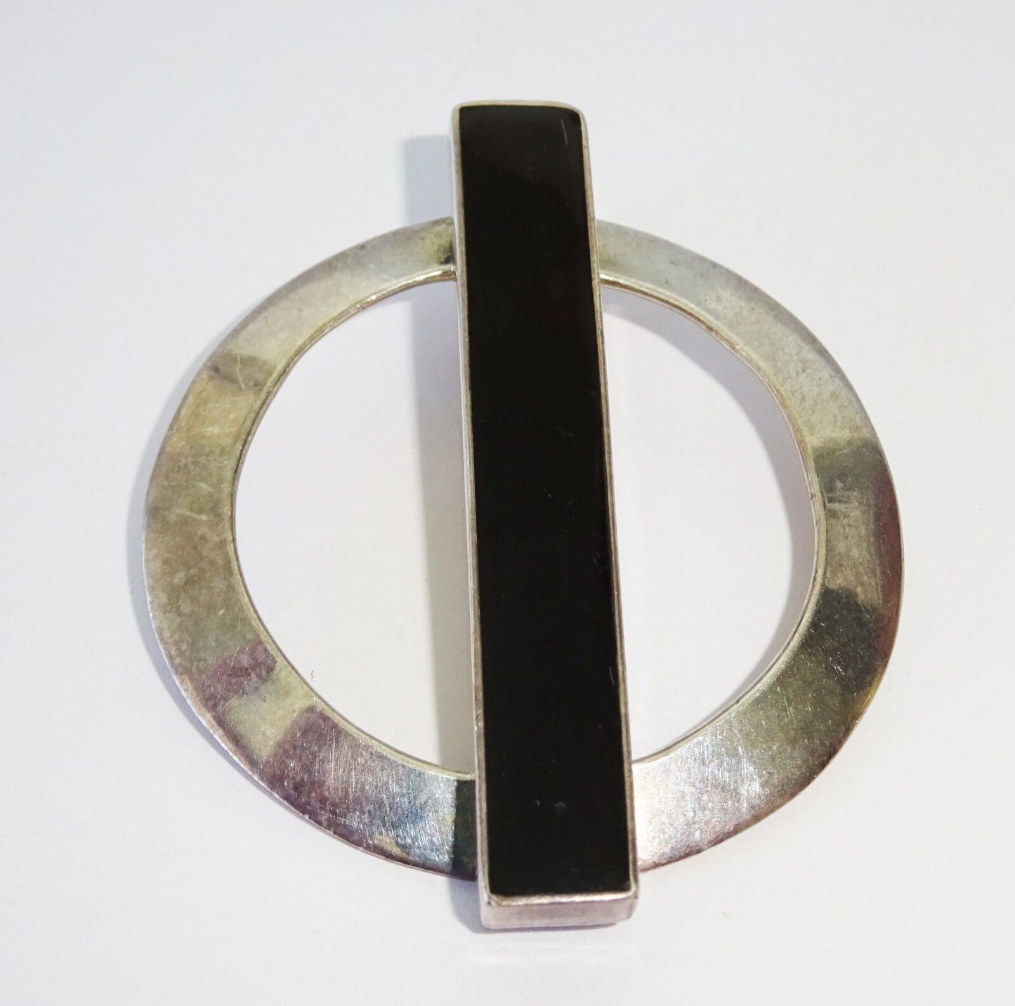 Modernist 925 Sterling Silver Circular Pendant w. Center Onyx Bar Accent (Yir)