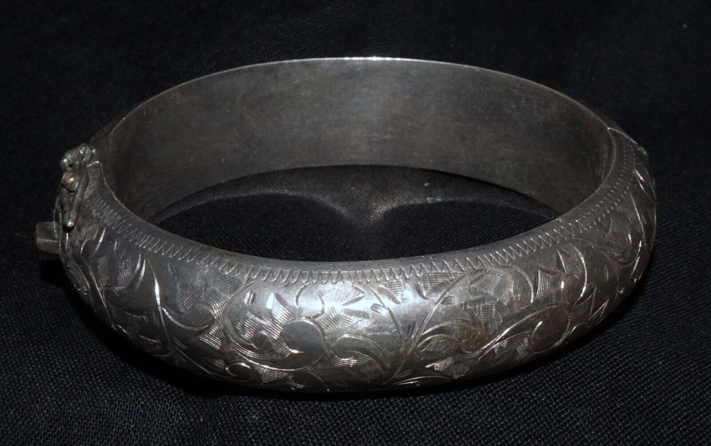 Vintage Japanese 950 Silver Hinged Bangle Bracelets Incised Scroll Motifs (WoJ)