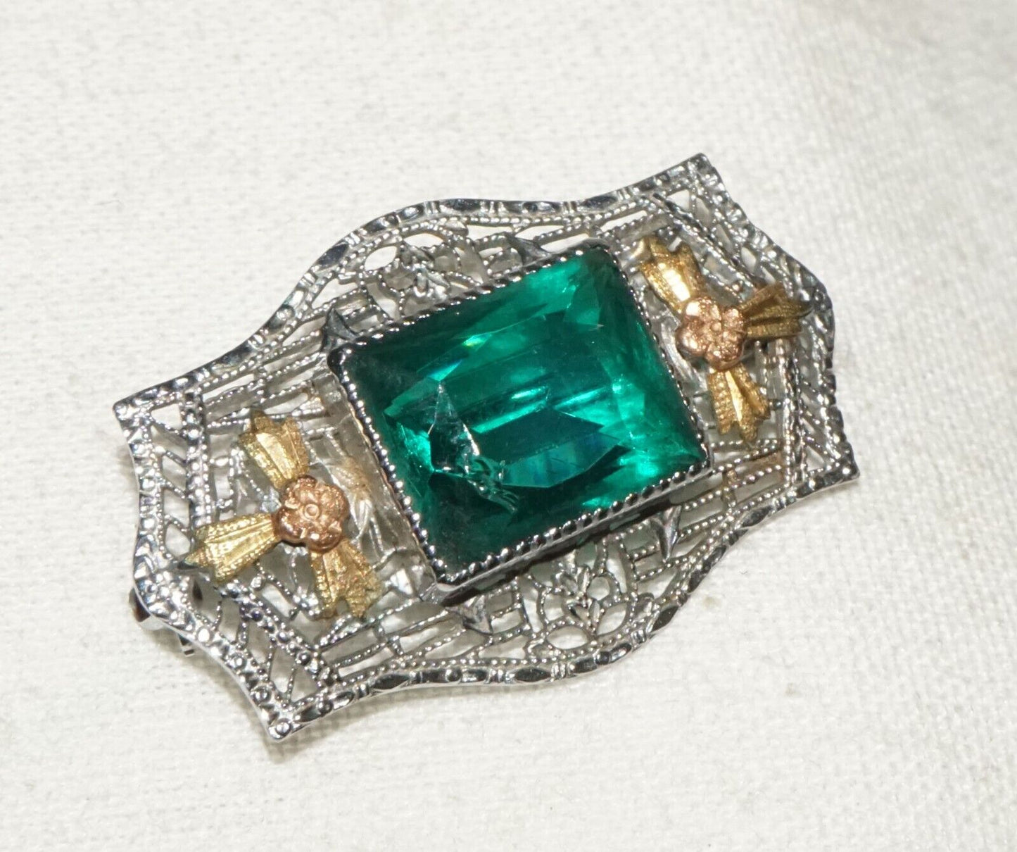 Art Deco 10k White Gold Filigree Mini Brooch w. Green Glass Accent (BeM)#3