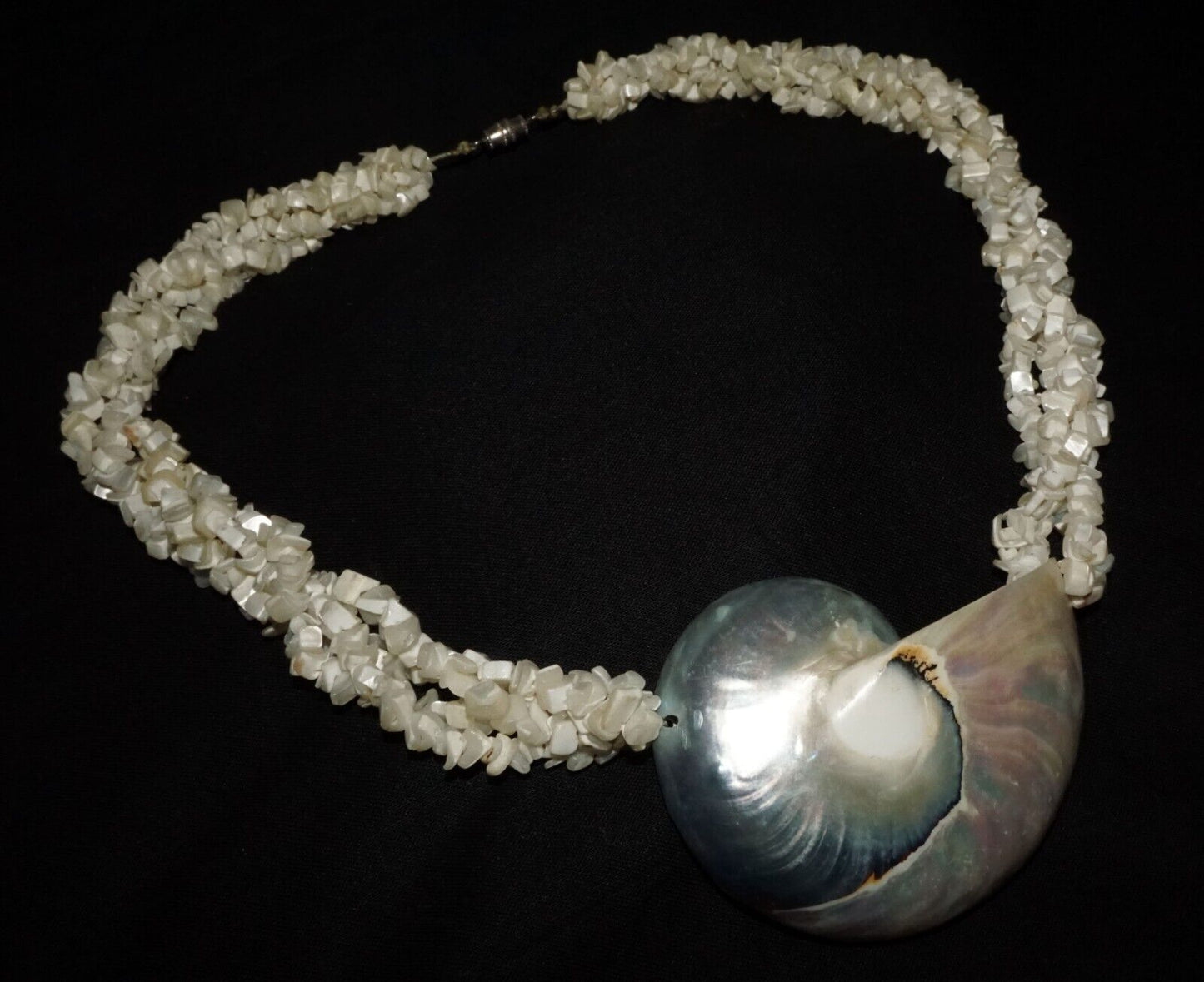 Vintage Shell Bead Necklace & Attractive Shell Pendant w. Screw Clasp (ShI)