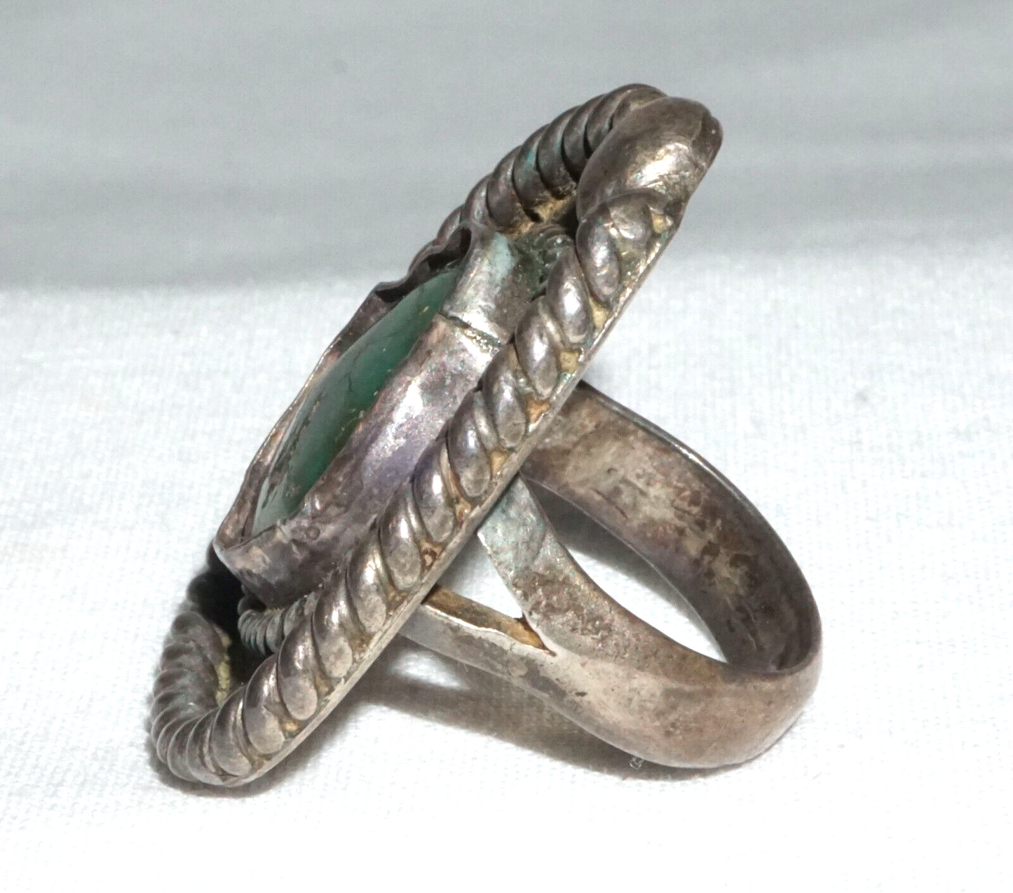 Vintage S.W. Silver Ring Sz.7.5 w. Bezel set Turquoise Accent (GeB)#7