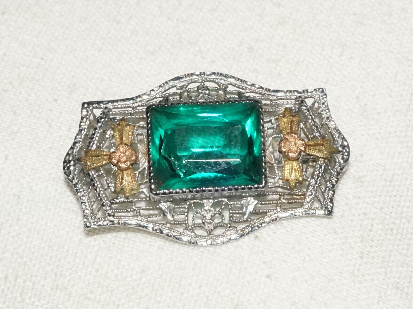 Art Deco 10k White Gold Filigree Mini Brooch w. Green Glass Accent (BeM)#3