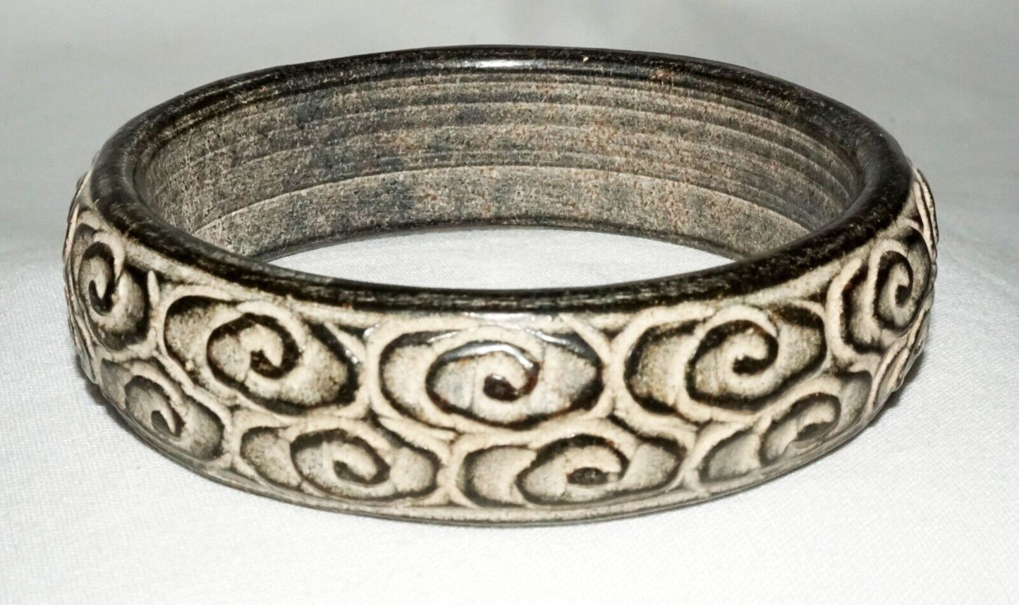 Vtg Chinese Steatite Relief Stylized Cloud Motif Carved Bangle Bracelet (LeS)B50