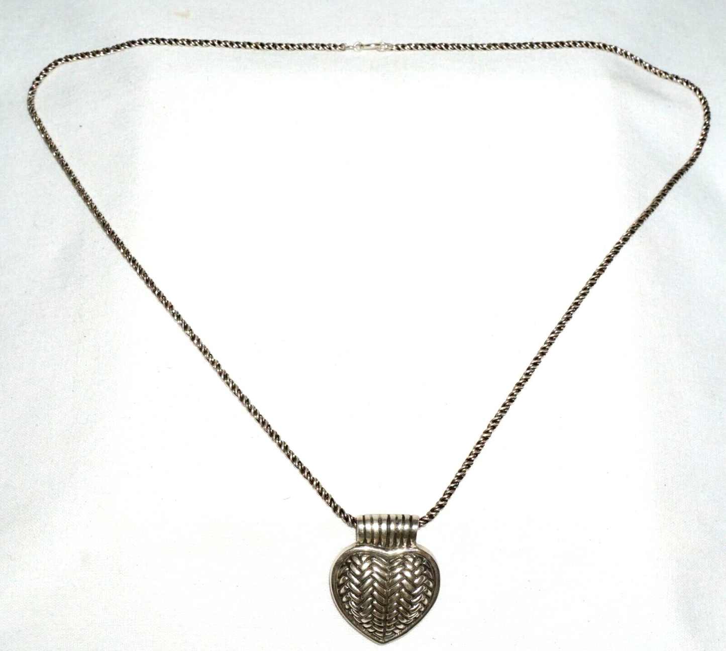 Vintage Sterling Silver Twisted Rope Design Necklace w. Heart Pendant (---)
