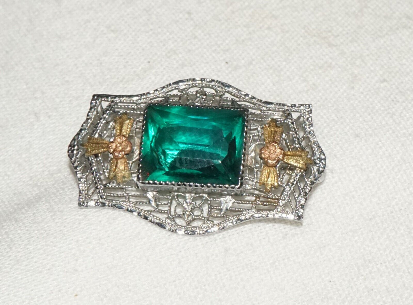 Art Deco 10k White Gold Filigree Mini Brooch w. Green Glass Accent (BeM)#3