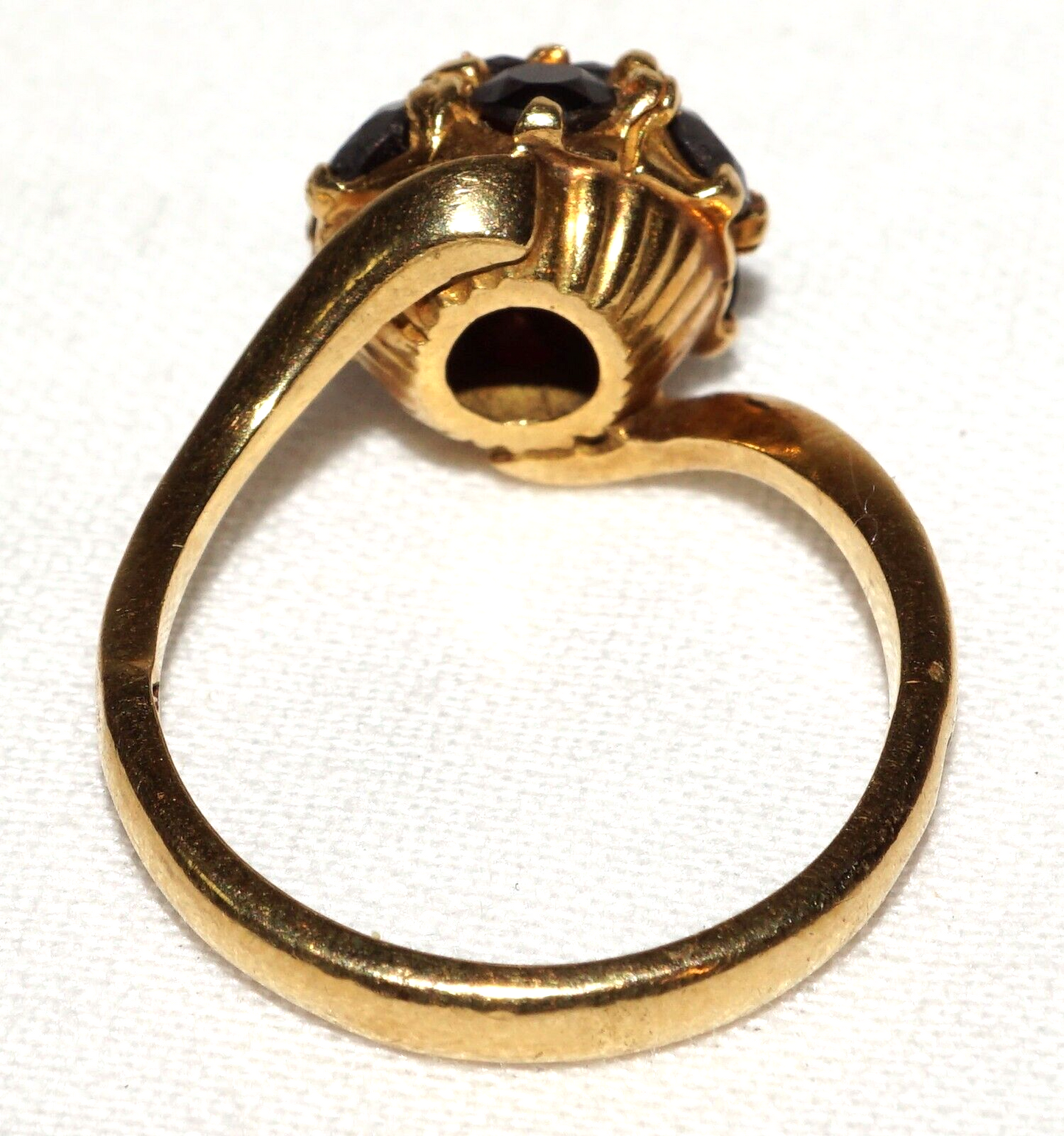 18Kt Yellow Gold Prong Set Round Garnet Cluster Dome Ring Sz.7.5 (WtG)