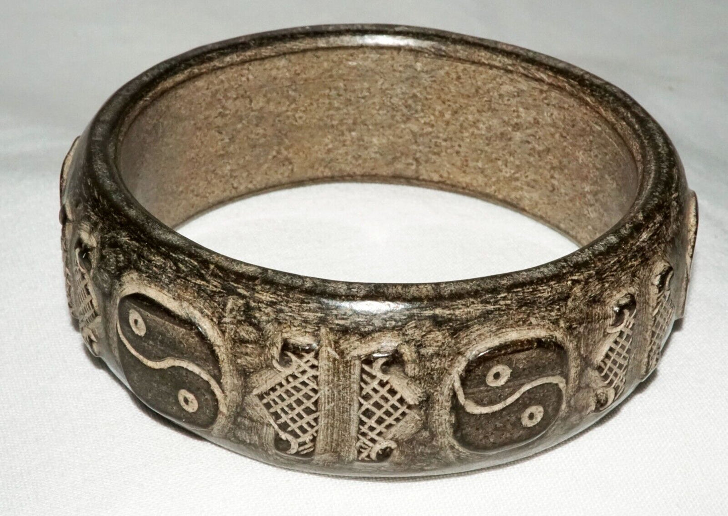 Vintage Chinese Steatite Relief Yin & Yang Motif Carved Bangle Bracelet (LeS)B49
