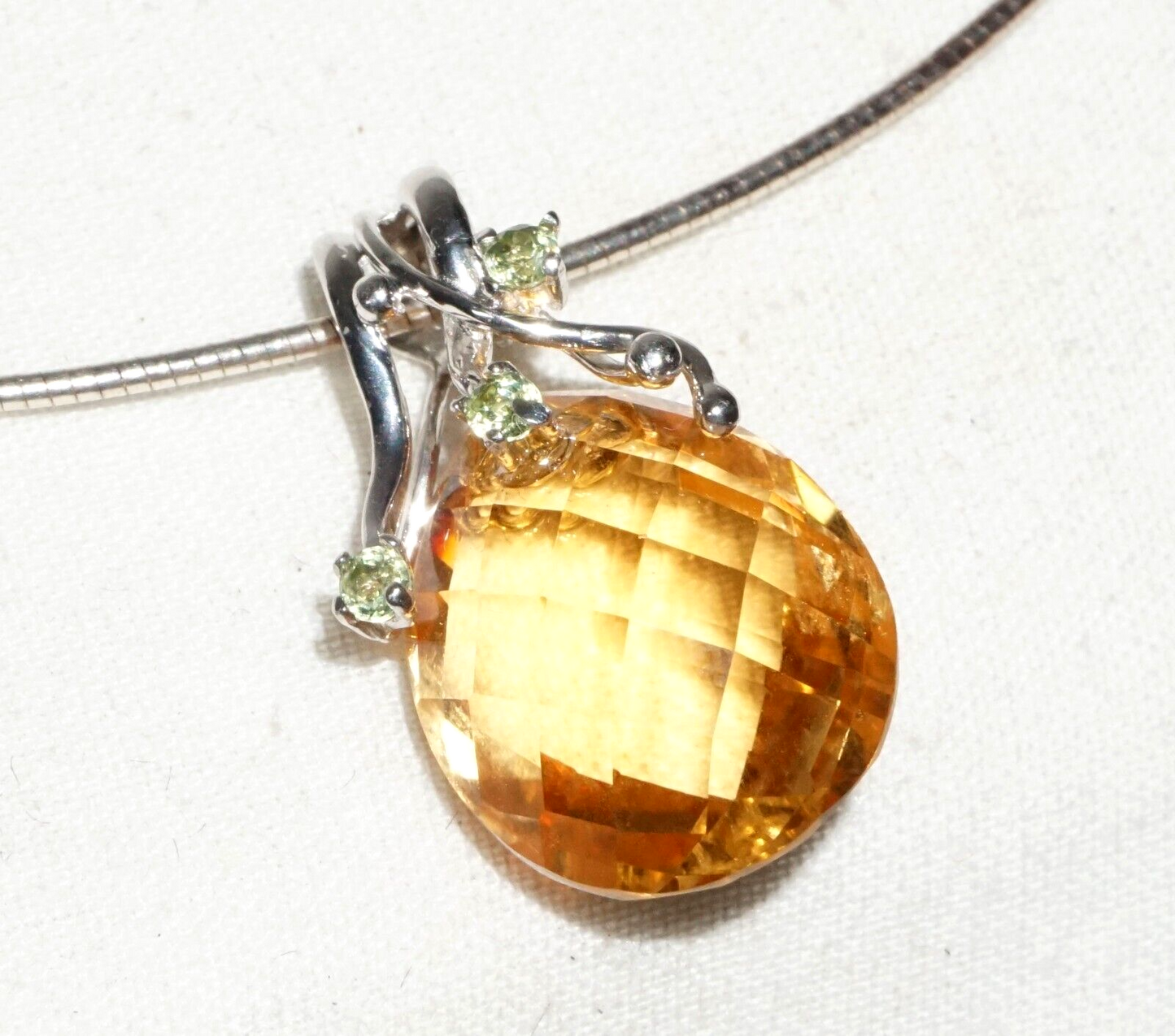 Vintage Sterling Silver Cable Choker Necklace w. Topaz & Peridot Pendant (---)