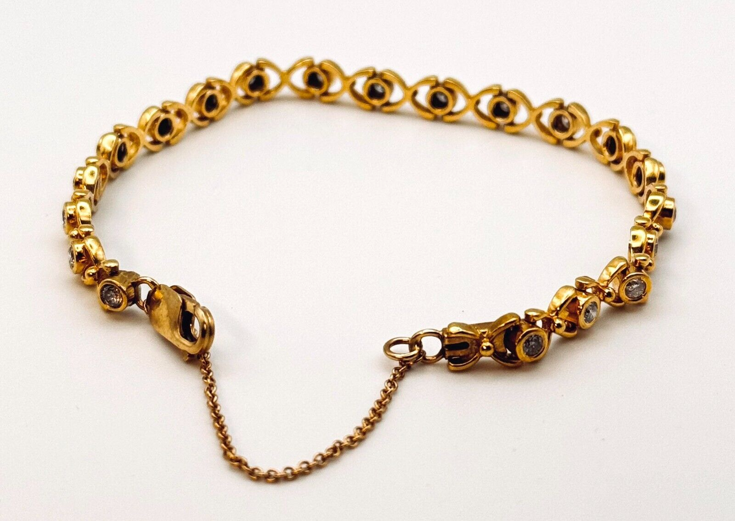 18k Yellow Gold Interlocking Design Bracelet w 20 Diamonds Total 1.2 Ct. (NeW)