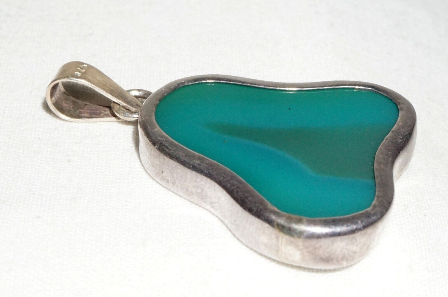 Vintage Sterling Silver Pendant w. Green Semi Translucent Stone Accent (***)