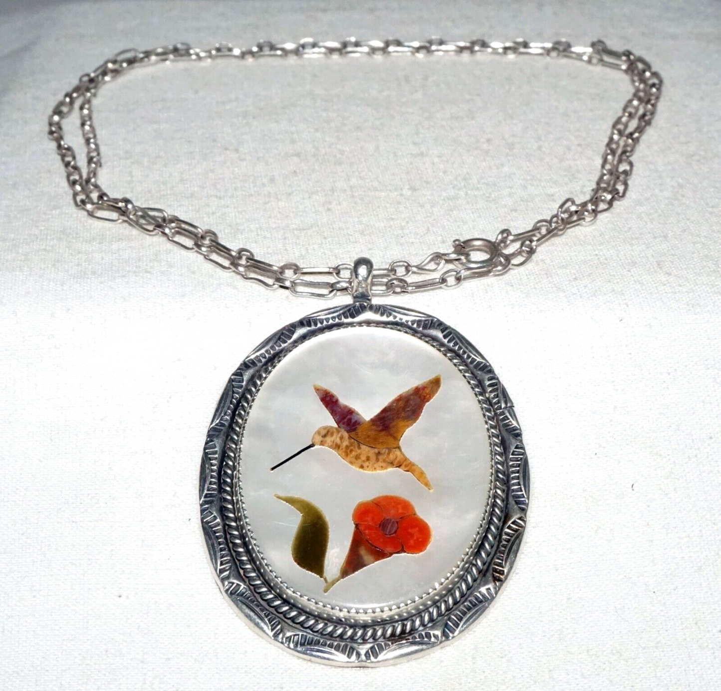 Vintage S.W. US Sterling Silver Necklace MoP & Humming Bird Inlay Pendant (BeM)