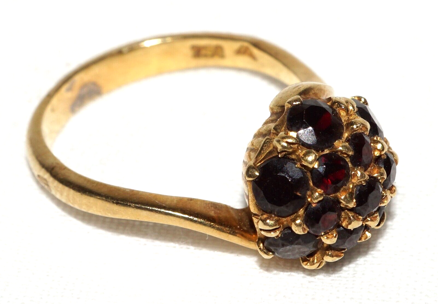 18Kt Yellow Gold Prong Set Round Garnet Cluster Dome Ring Sz.7.5 (WtG)