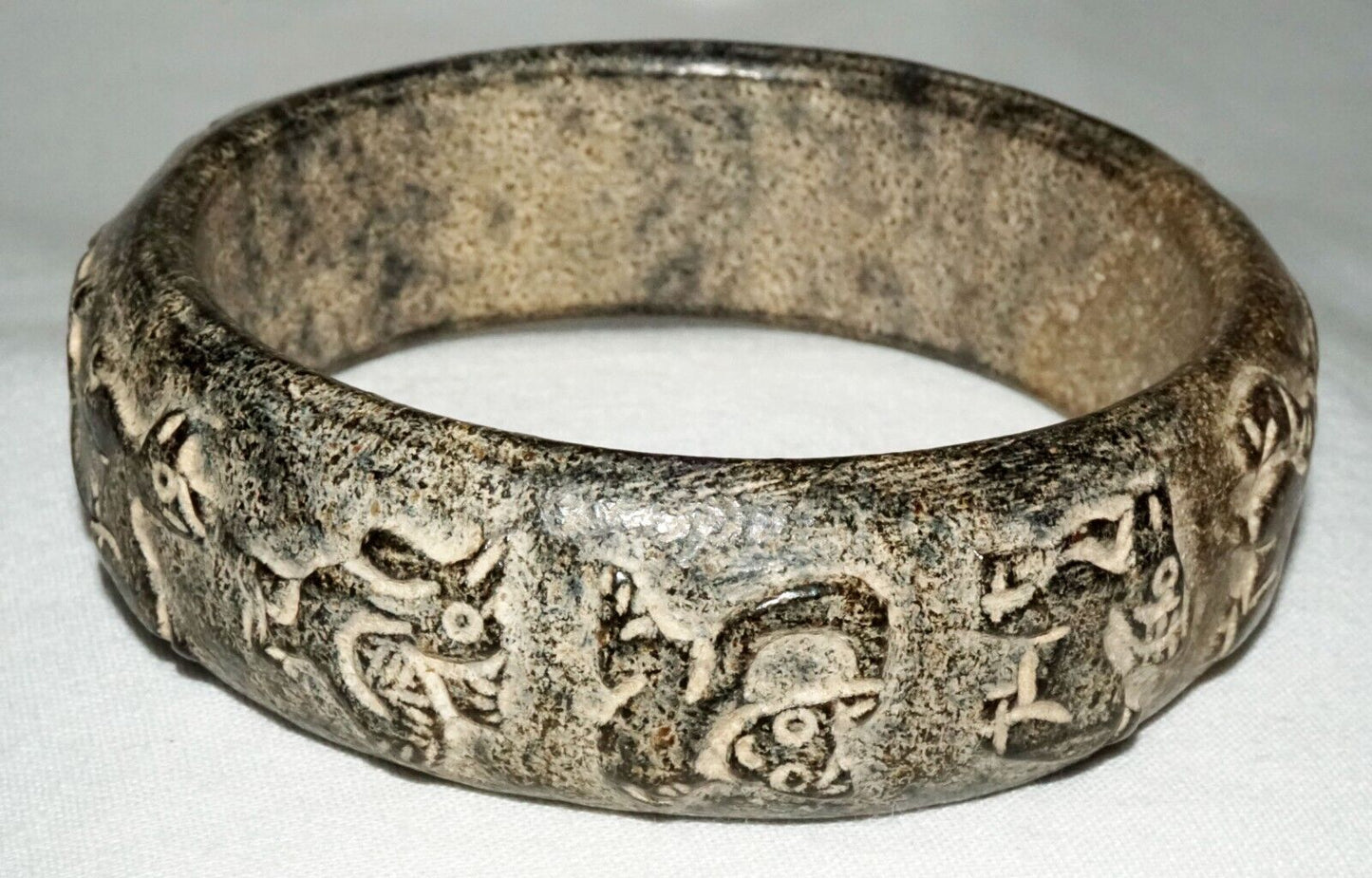 Vtg. Chinese Steatite Archaistic Relief Animal Carved Bangle Bracelet (LeS) B48