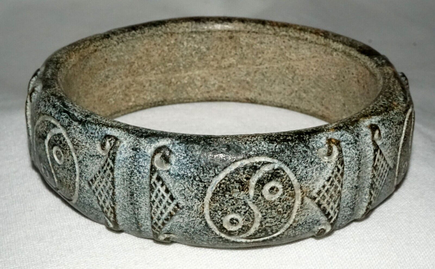 Vtg. Chinese Steatite Relief Yin & Yang Motif Carved Bangle Bracelet (LeS) B47
