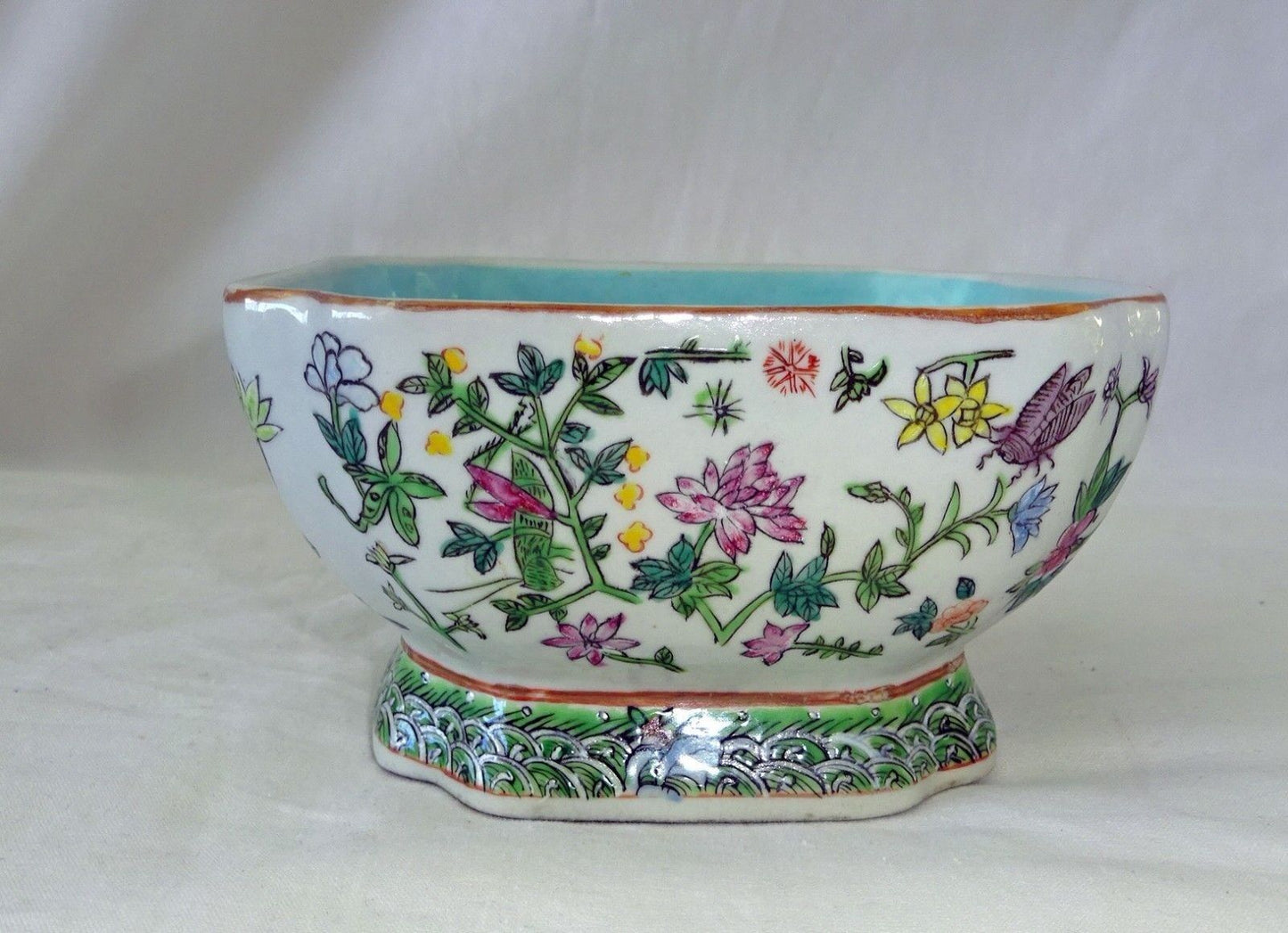 19C Chinese Floral Motif Bowl in Famille Rose Enamels w. Tongzhi Mark (808)