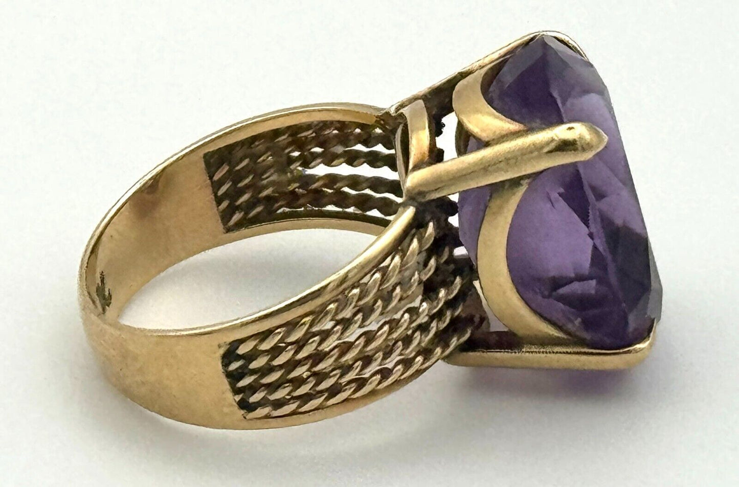 Vtg 14k Yellow Gold Ring Sz 7 w. Filigree & 1x Lg Amethyst Approx. 8.61 ct (TuC)