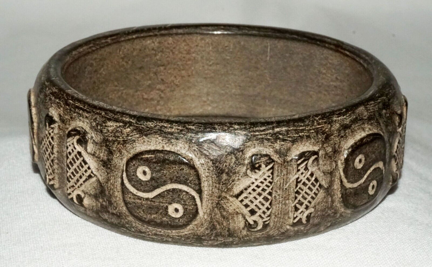 Vintage Chinese Steatite Relief Yin & Yang Motif Carved Bangle Bracelet (LeS)B49