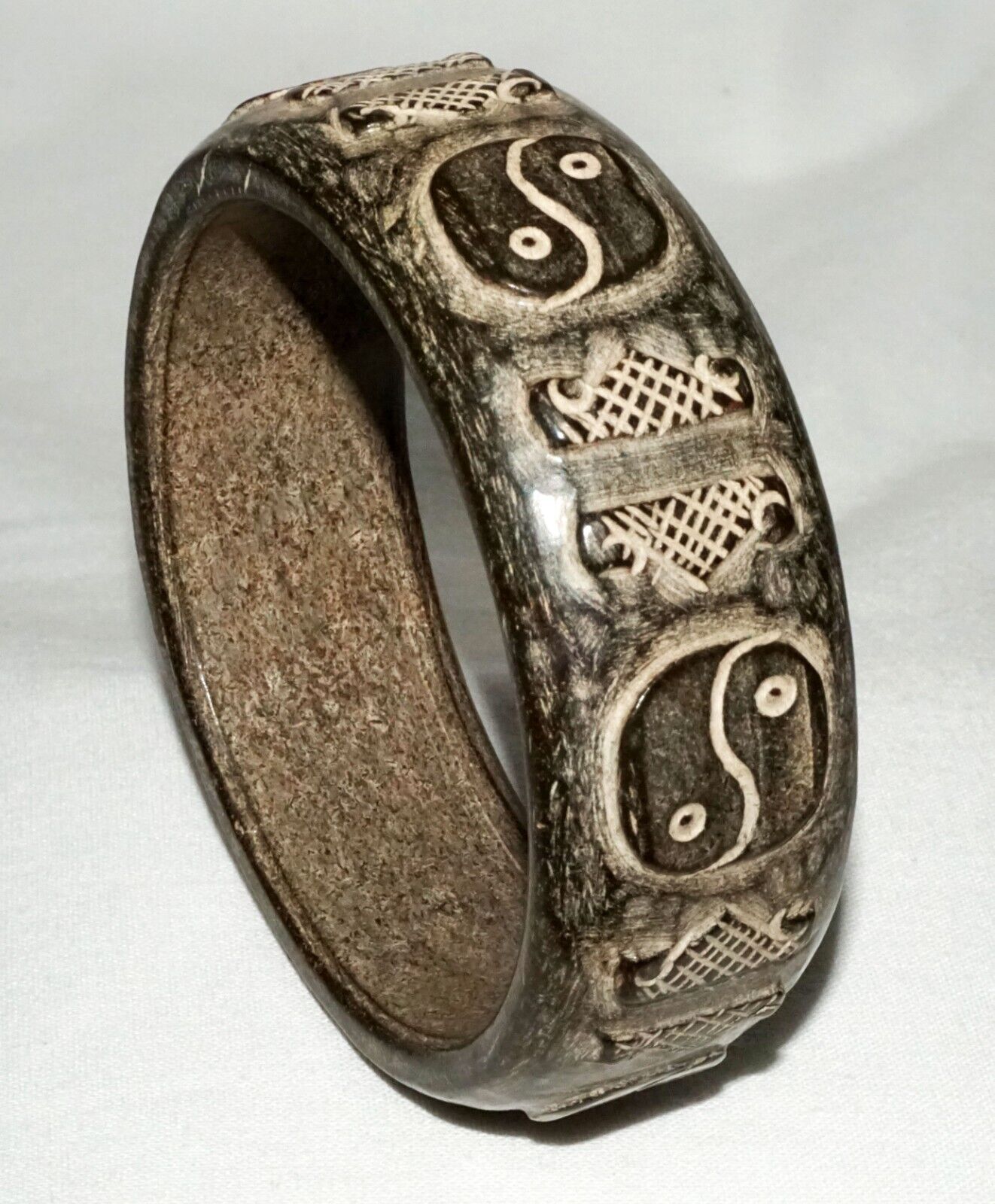 Vintage Chinese Steatite Relief Yin & Yang Motif Carved Bangle Bracelet (LeS)B49