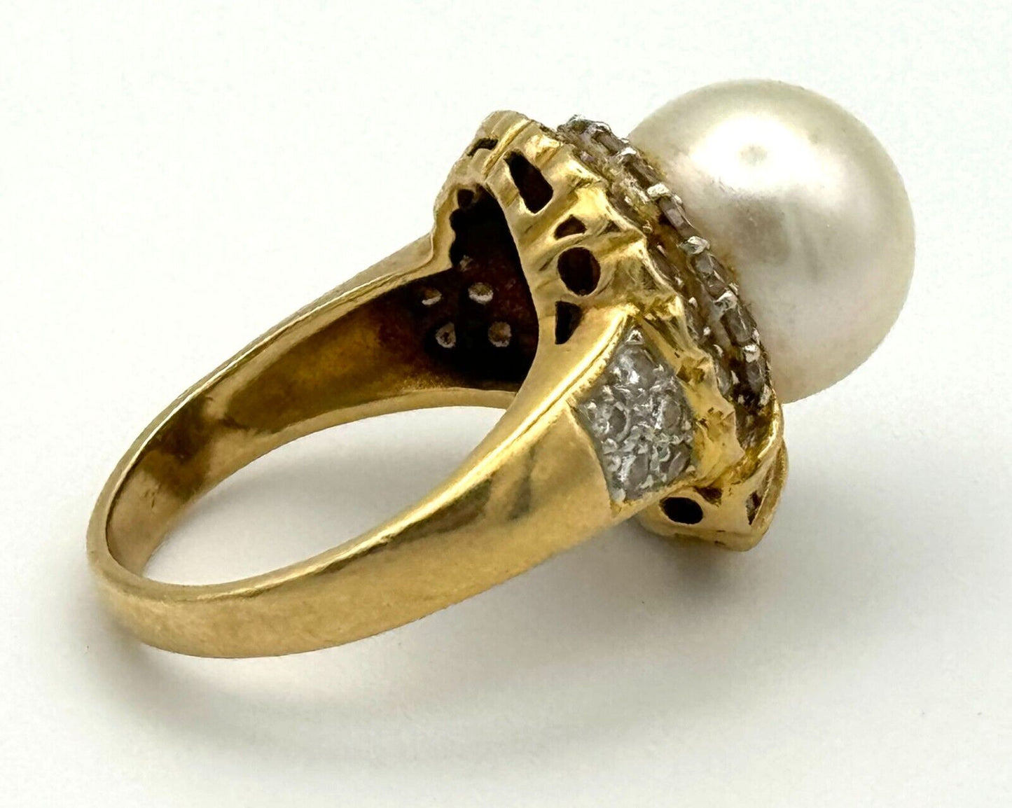 Vtg 18k Yellow Gold Ring Sz 6.75 Accented w Pearl Solitaire & Diamonds (TuC)
