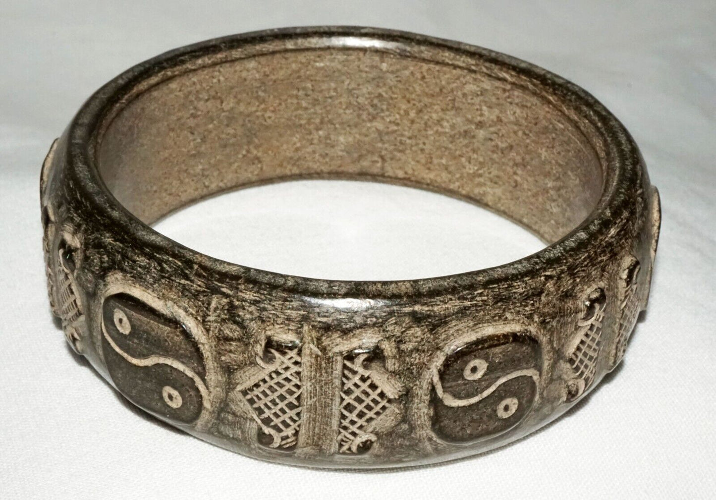 Vintage Chinese Steatite Relief Yin & Yang Motif Carved Bangle Bracelet (LeS)B49