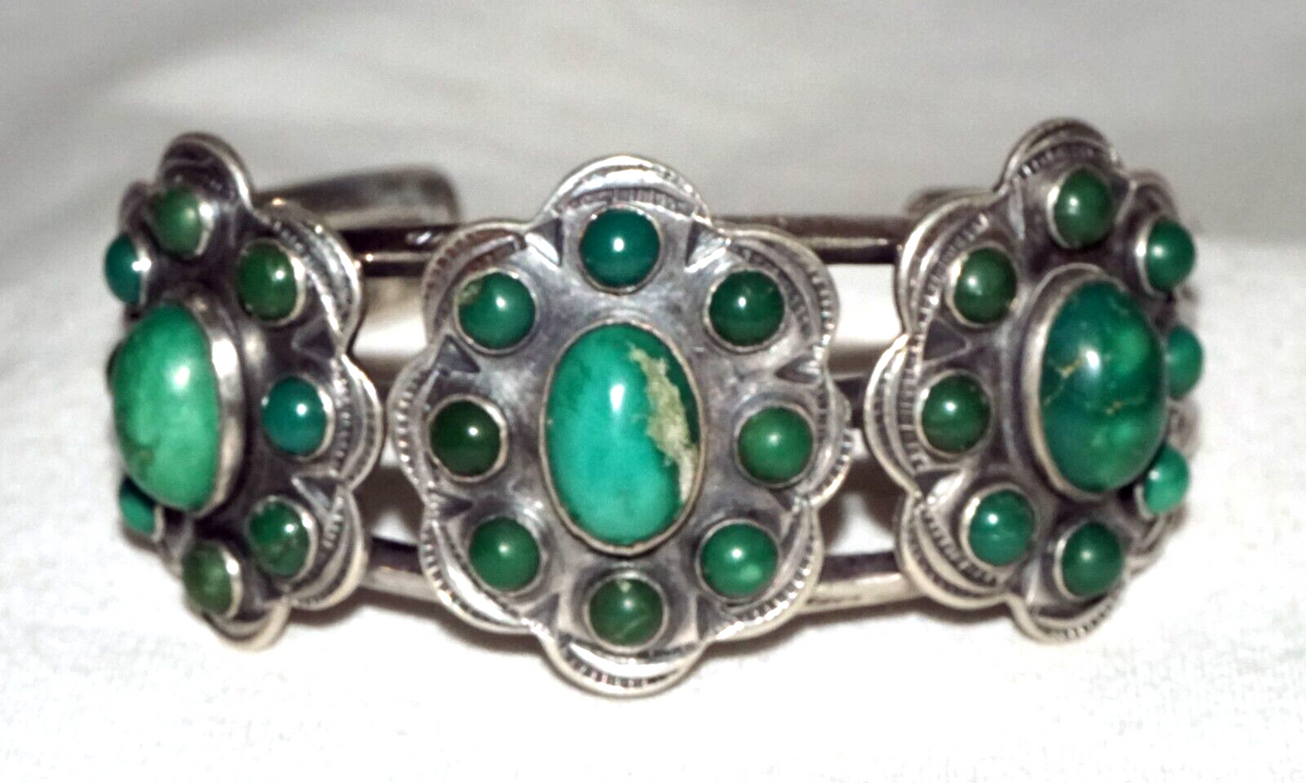Vintage S.W. Silver Tri-Flower Motif Cuff Bracelet w. 36x Turquoise (KoS) L8