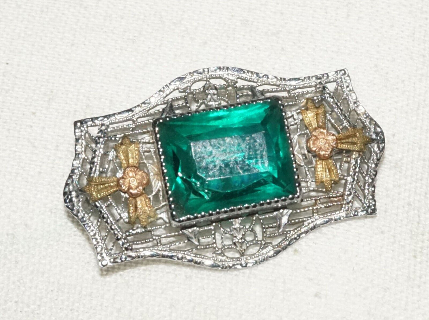 Art Deco 10k White Gold Filigree Mini Brooch w. Green Glass Accent (BeM)#3