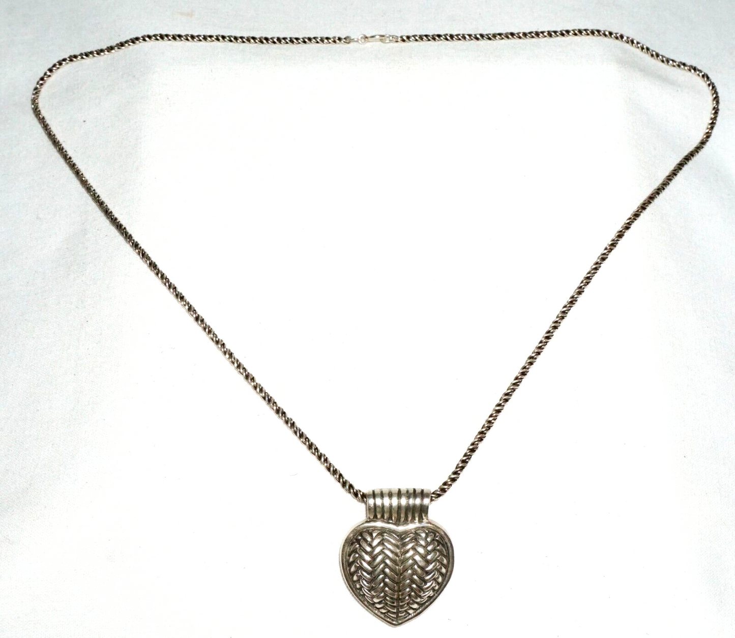 Vintage Sterling Silver Twisted Rope Design Necklace w. Heart Pendant (---)